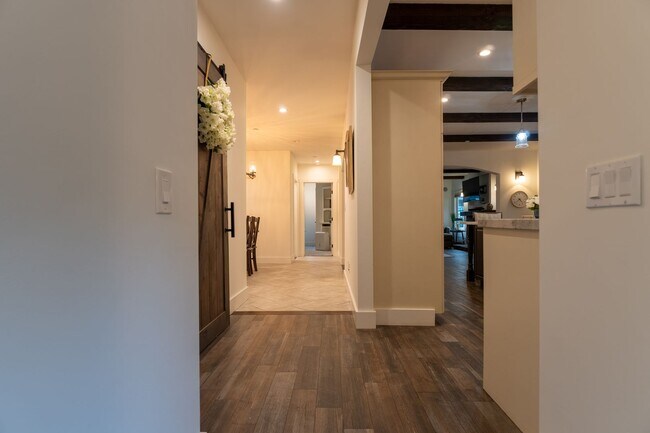 Building Photo - Forest Avenue Hideaway