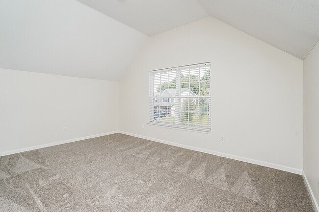 Building Photo - 5051 Preserve Blvd