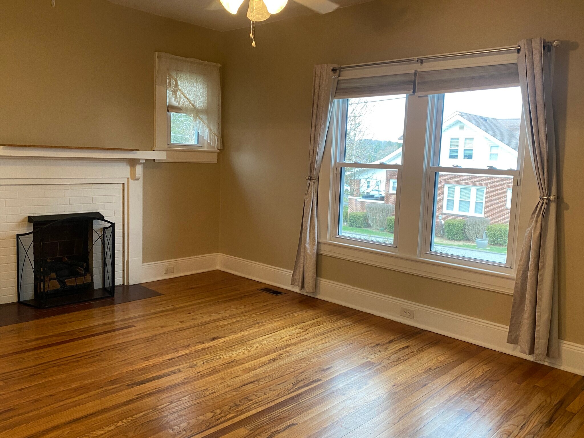 Living RM - 600 Franklin St