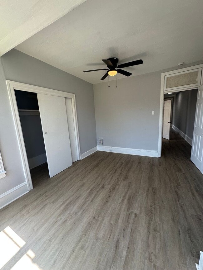 Building Photo - LARGE 4 Bed, 1.5 Bath ready for rent!