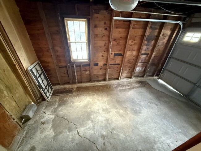 Building Photo - 104 S Randall Ave