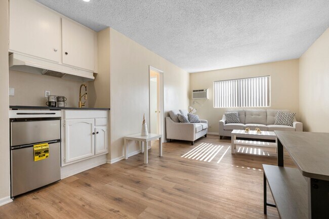Building Photo - Spacious Studio Apartment - Noho Arts District