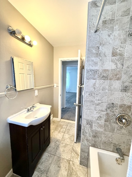 Building Photo - 18288 Deering St