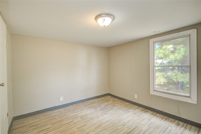 Building Photo - 614 Rd 5707