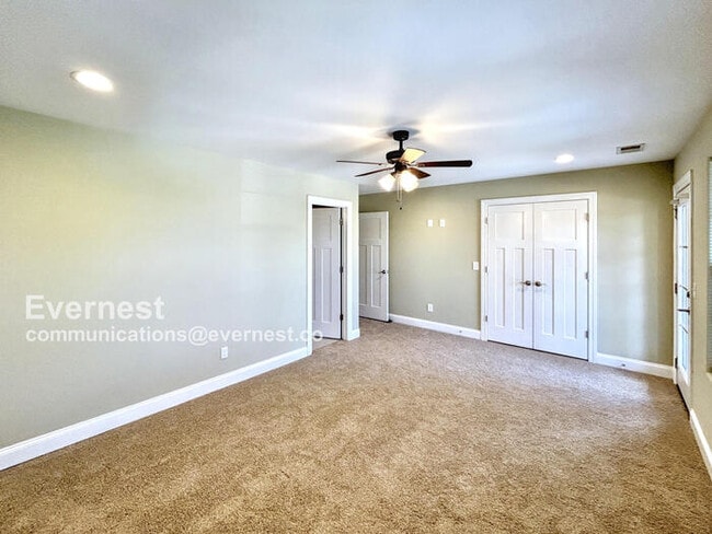 Building Photo - Spacious 3-Bedroom Home with Modern Comfor...