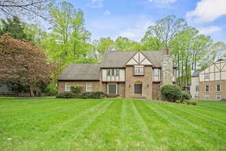 Building Photo - Elegant Tudor-Style Home in a Peaceful Oakton Setting