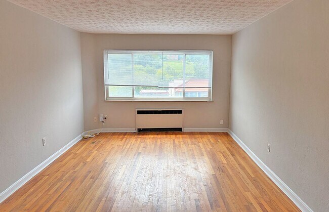 Building Photo - 596 Lowell Ave