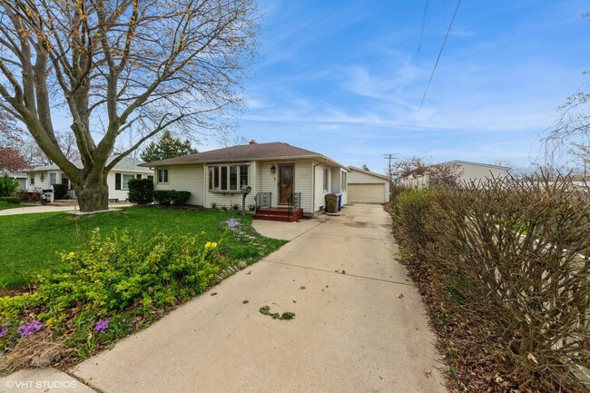 Building Photo - 6611 51st Ave
