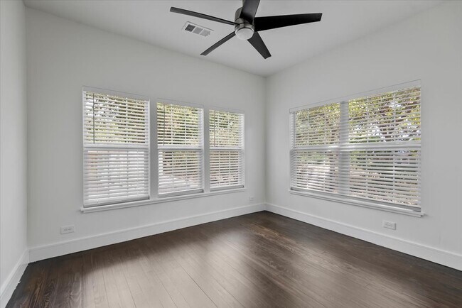 Building Photo - 603 Crockett St