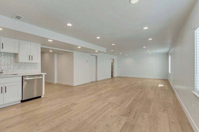 Building Photo - 1241 Boxelder Dr