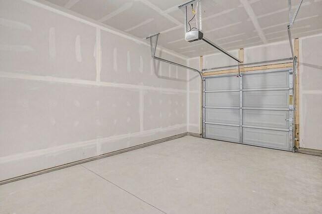 Building Photo - Move-In Special: Get ONE MONTH FREE on your first full month of rent when you sign a lease by May...