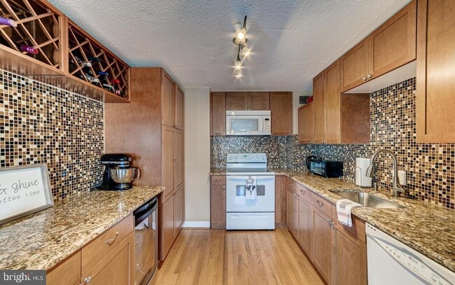 Building Photo - 2059 Huntington Ave