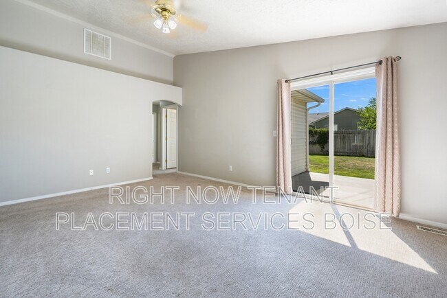 Building Photo - 14237 Carolina St