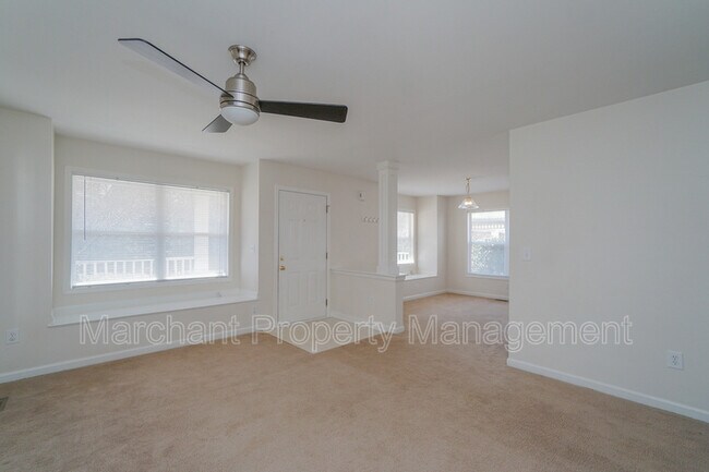 Building Photo - 335 Woodlark St