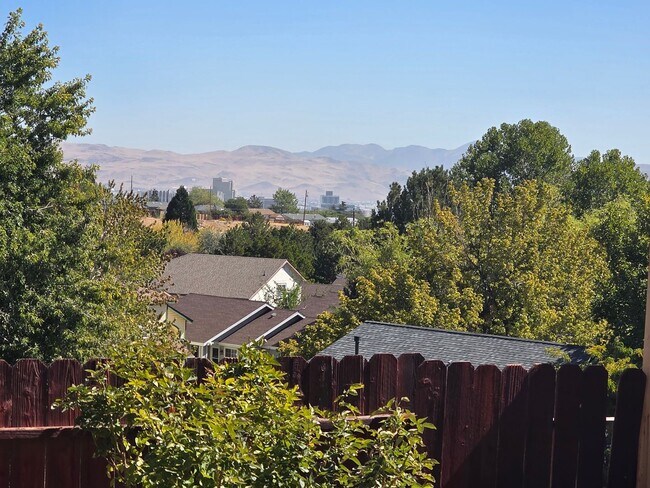 Building Photo - Northwest 4 bedroom, 2 bath with AMAZING Views