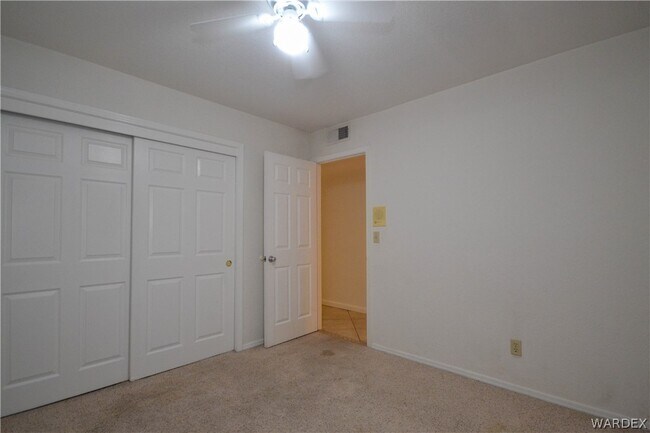 Building Photo - 2911 Country Club Dr