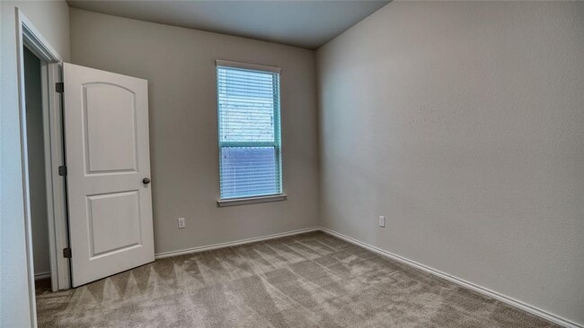 Building Photo - 137 Carlina Lp