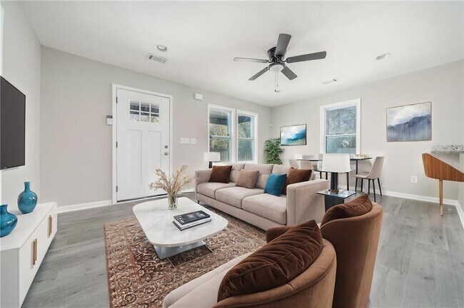 Building Photo - 665 S Eugenia Pl NW