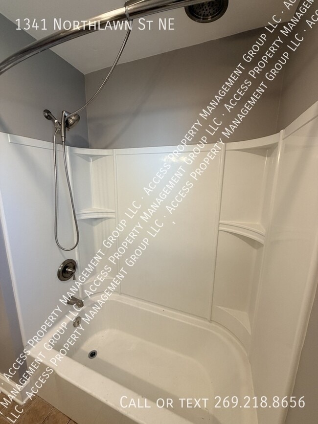 Building Photo - 1341 Northlawn St NE