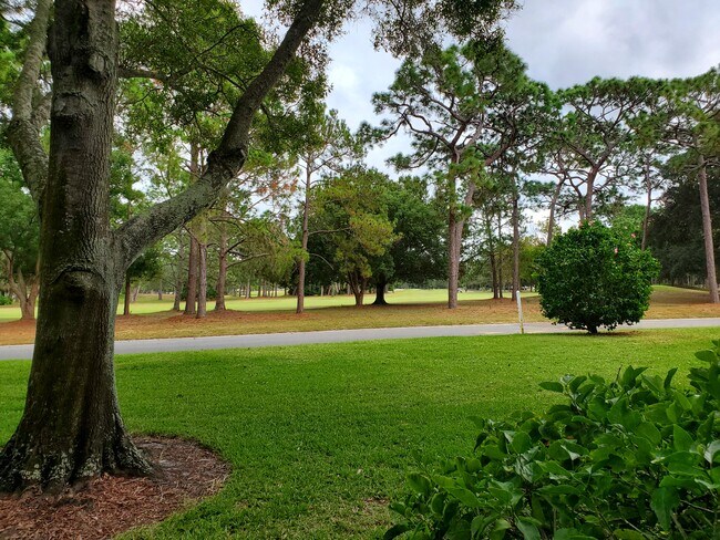 Building Photo - 2800 Cove Cay Dr