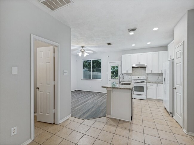 Building Photo - 151 N Burberry Park Cir