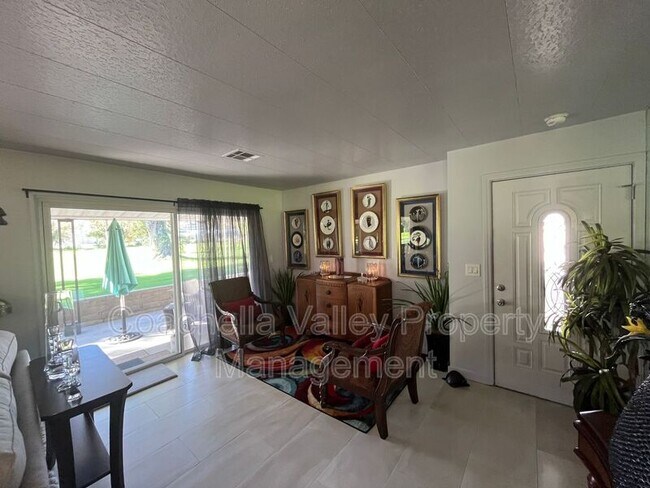 Building Photo - 421 S Paseo Laredo