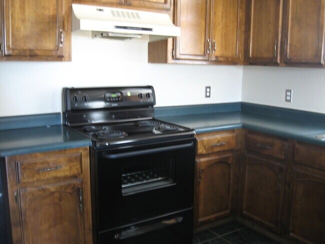 Building Photo - 545 W 37th Pl