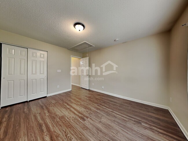 Building Photo - 3087 Canterbury Park Dr