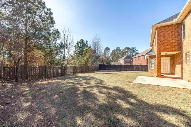 Building Photo - 104 Rosales Dr