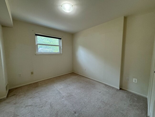 Building Photo - Spacious 4 Bed 3 Bath Home With Fully Fenc...