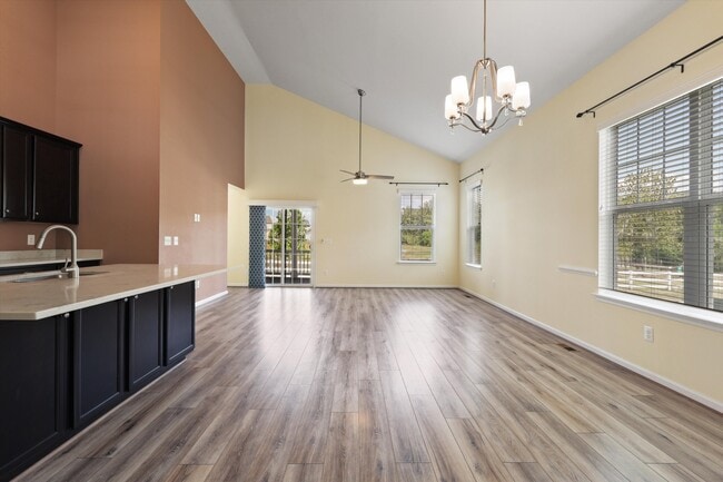 Building Photo - 10242 Spring Iris Dr