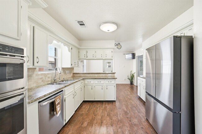 Building Photo - 1914 Abby Aldrich Ln