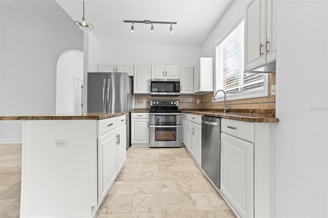 Building Photo - 18120 Palm Breeze Dr