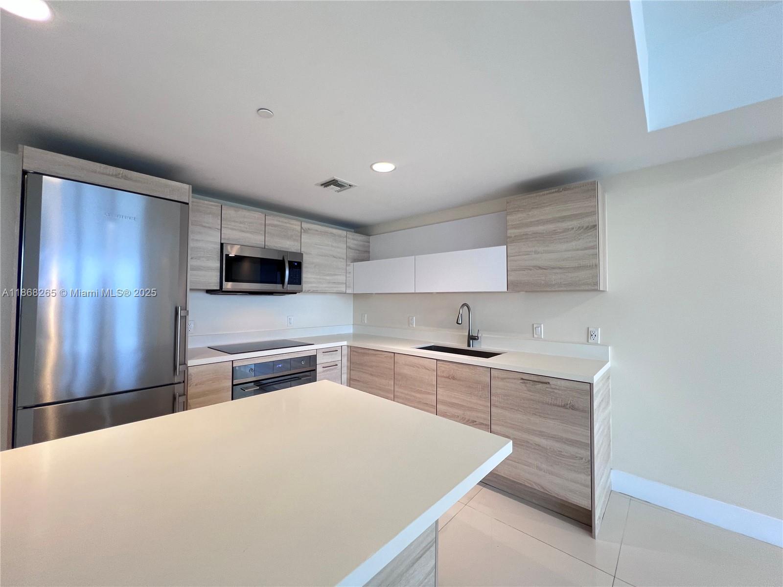 Building Photo - 16385 Biscayne Blvd