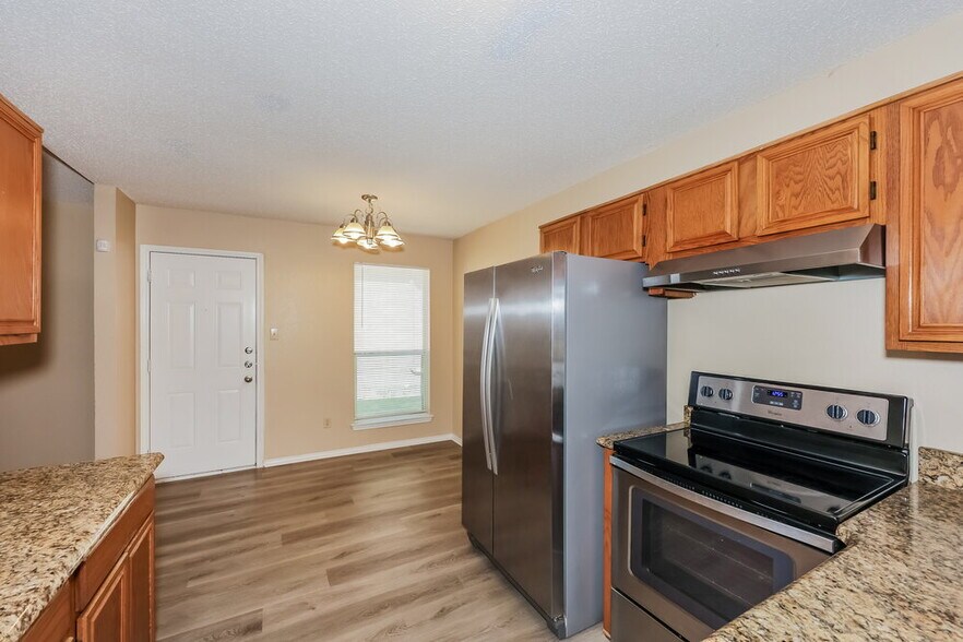 Building Photo - 1125 Hidden Creek Dr