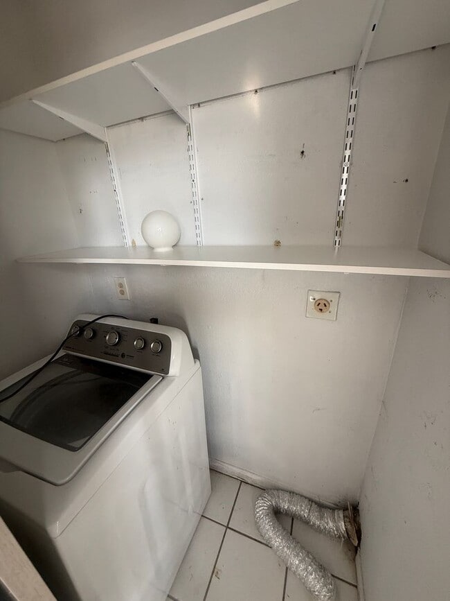 Building Photo - 1527 Schoolhouse St