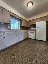 Building Photo - 2707 NE 32nd St