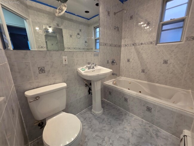 Building Photo - 2928 Wilson Ave