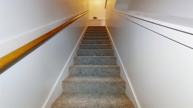 Building Photo - 8715 Meadowcroft Dr