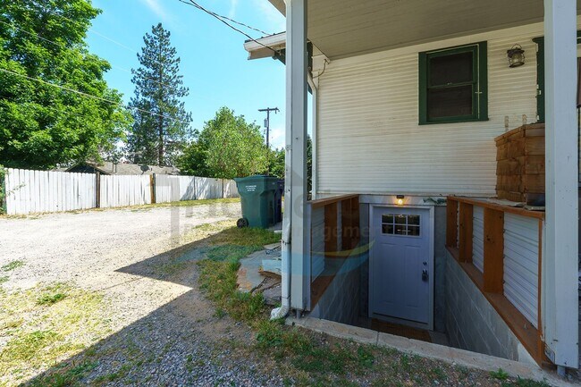Building Photo - 801 E Harrison Ave