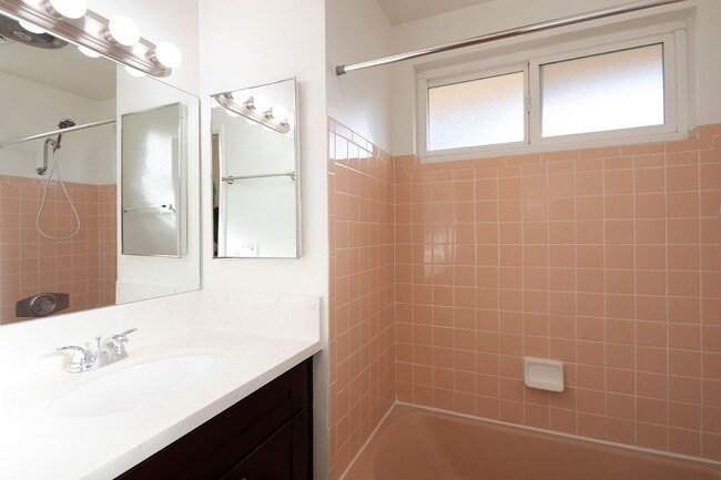 Building Photo - OPEN HOUSE: 1/3 & 1/4 10-11AM ~ Studio in La Jolla ~ 1 MILE from Beach!