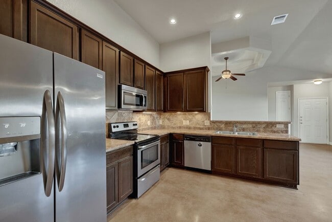 Building Photo - 388 E faust, B