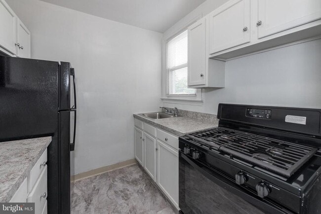 Building Photo - 7607 Eastern Ave NW