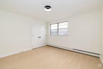 Building Photo - 921 Tyson Ave