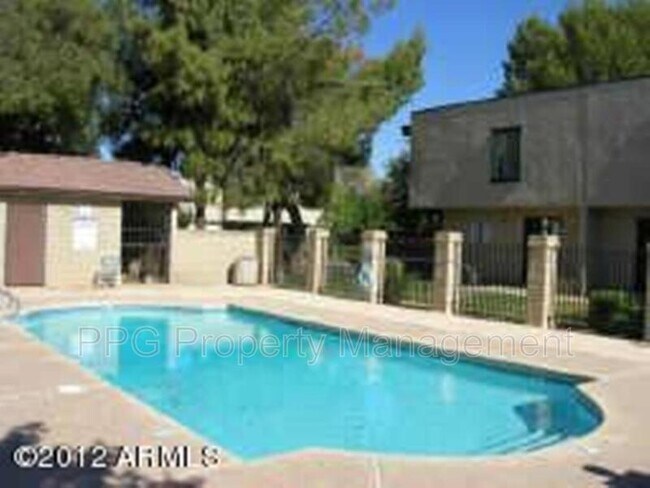 Building Photo - 6046 W Townley Ave