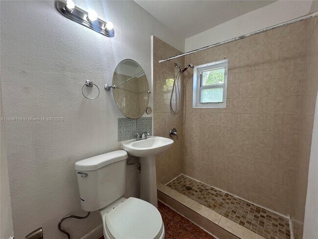 Building Photo - 110 NE 56th St