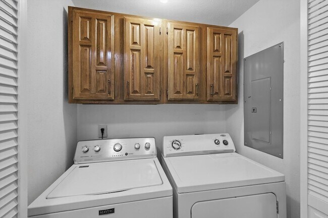 Building Photo - 3105 San Jacinto St