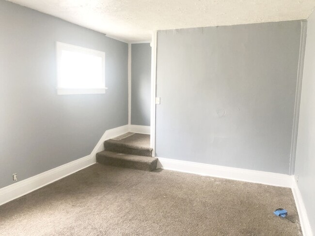 Building Photo - 2 BED 1 BATH SINGLE FAMILY HOME IN EUCLID!
