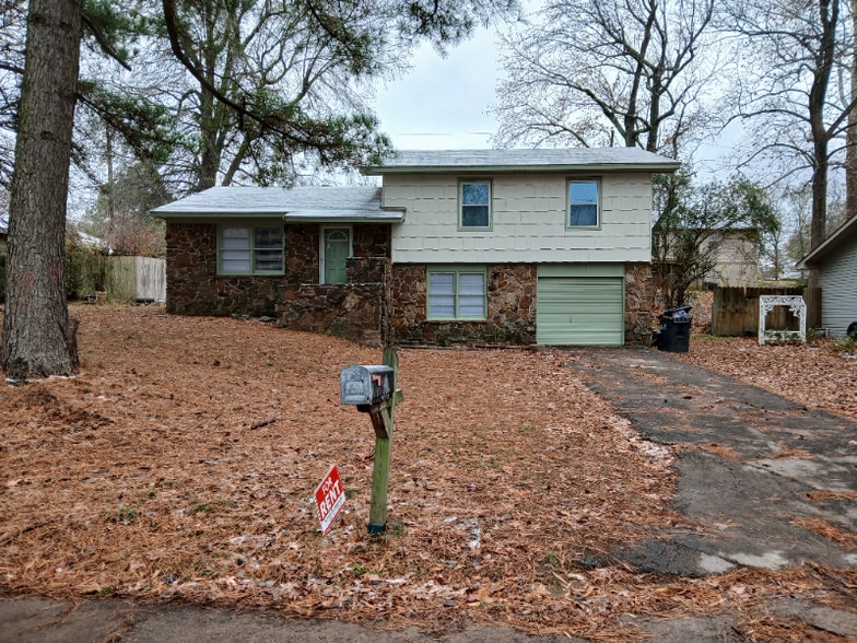 Building Photo - 1703 W Oak Ave