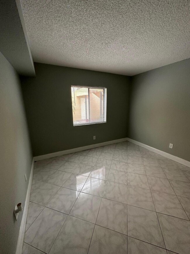 Building Photo - 6031 10th Ave N